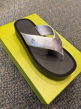 Tory Burch Silver Metallic Leather Platform Flip Flop Sandal Size 7